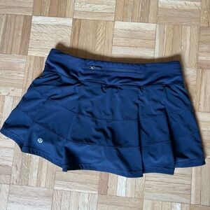 Lulumon running skirt. Navy blue. Size 6.